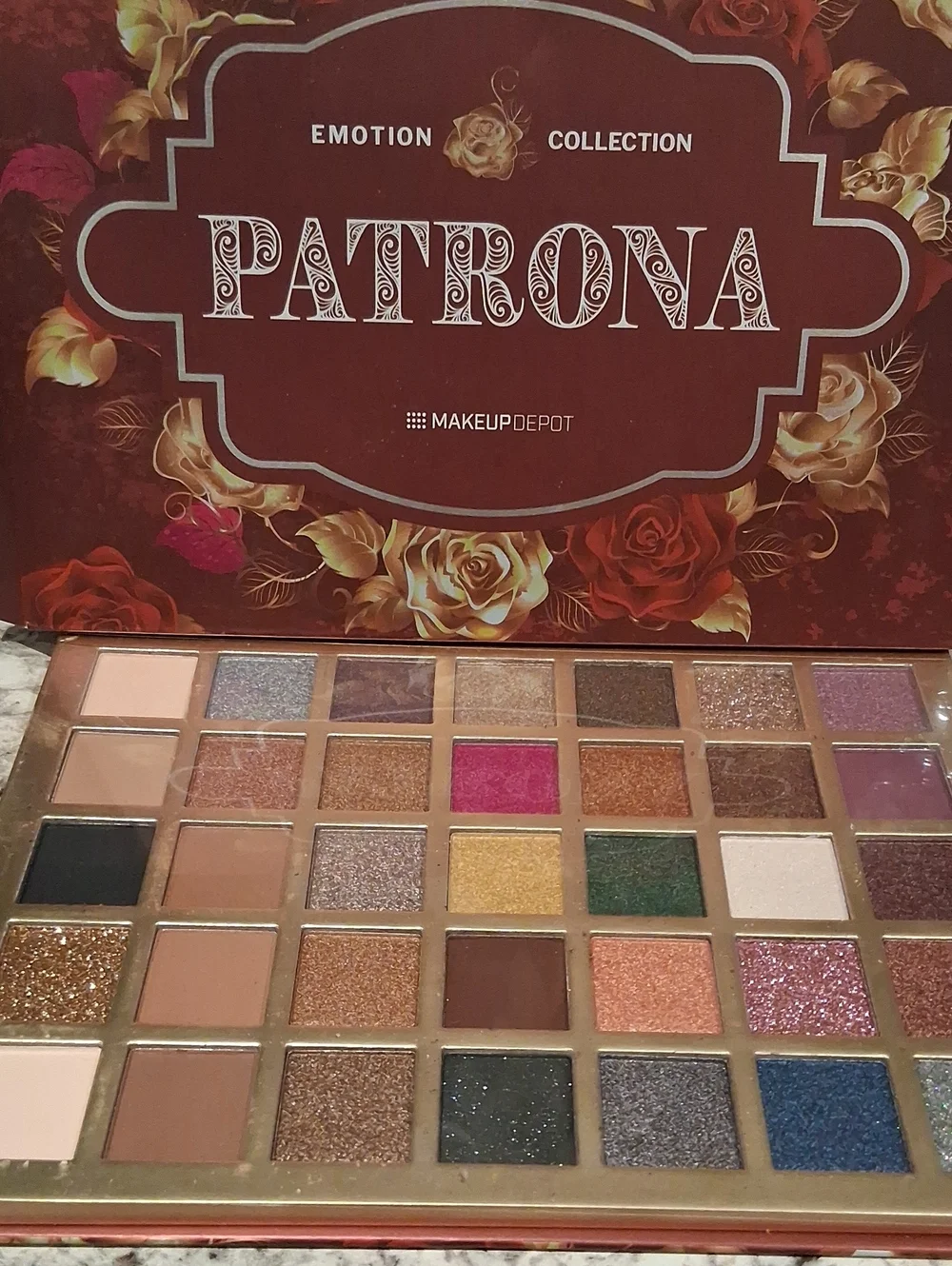 Patrona Eyeshadow Palette by - Multi-Color